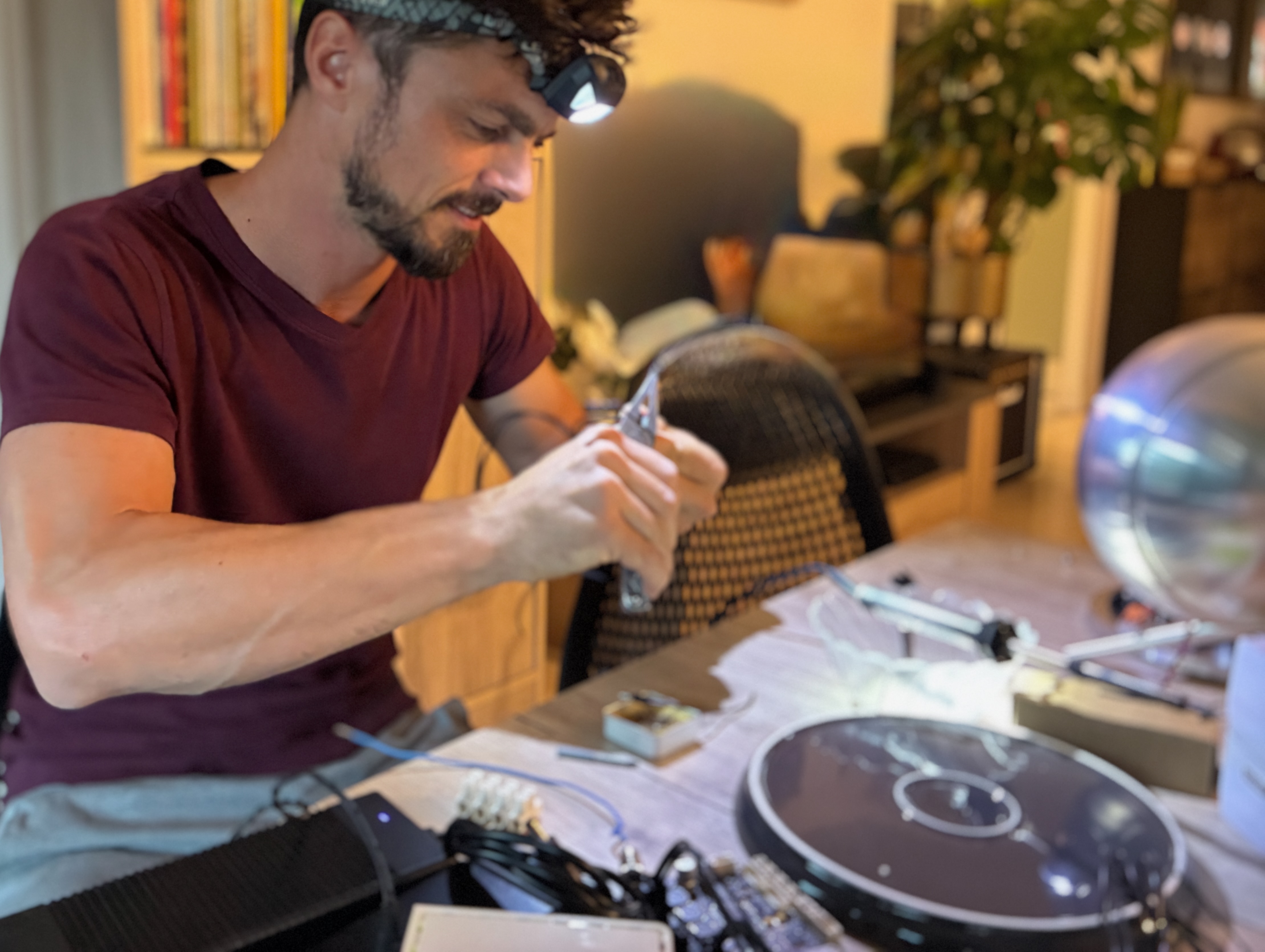 L’ingénieur du son de Calypso lors d’une séance de mesure